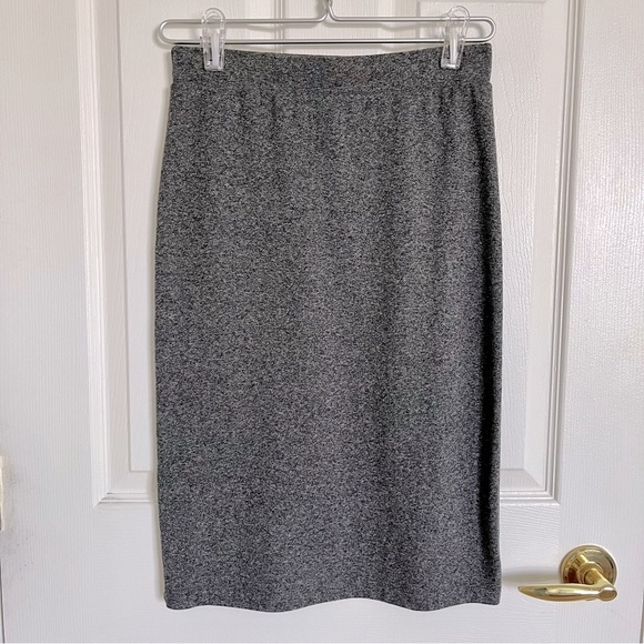 ❌SOLD❌💠3/$10 H&M Divided Jersey Skirt Medium - Picture 3 of 6